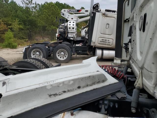 2019 Freightliner Cascadia 126