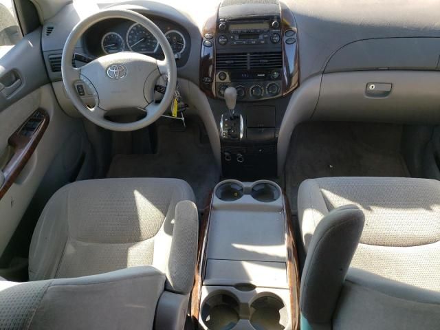 2004 Toyota Sienna CE