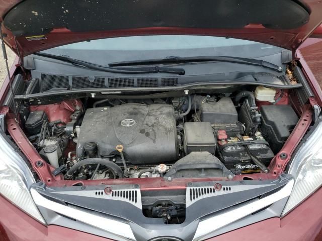 2018 Toyota Sienna XLE