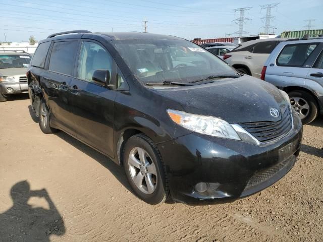 2016 Toyota Sienna LE