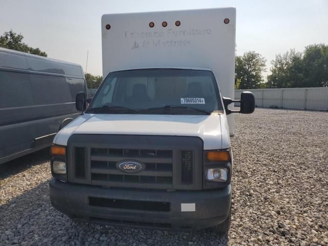 2014 Ford Econoline E450 Super Duty Cutaway Van