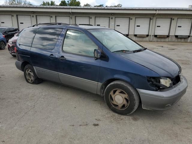 2003 Toyota Sienna LE