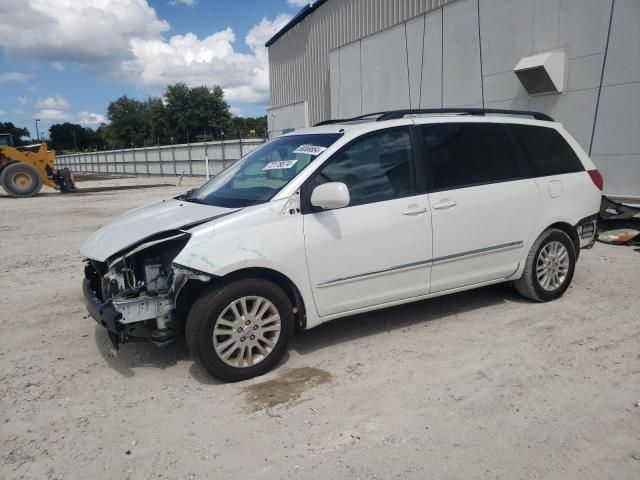 2010 Toyota Sienna XLE