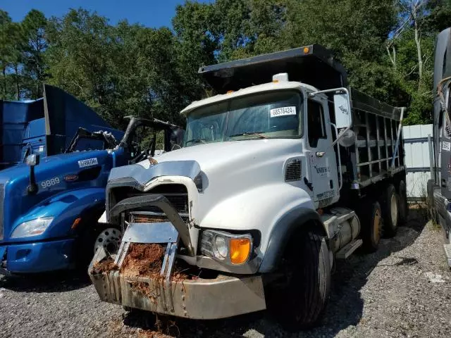 2007 Mack 700 CV700