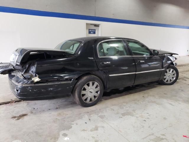 2005 Lincoln Town Car Signature Limited