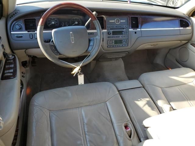 2011 Lincoln Town Car Signature Limited