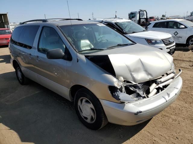 2000 Toyota Sienna LE