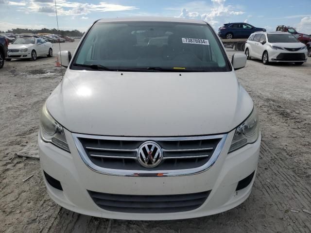 2010 Volkswagen Routan SE