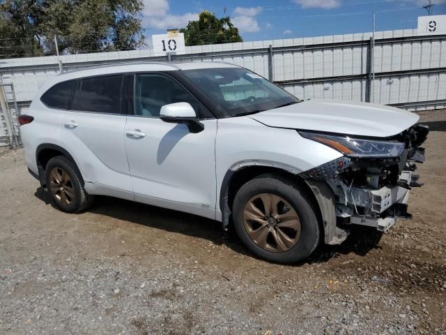 2022 Toyota Highlander Hybrid XLE