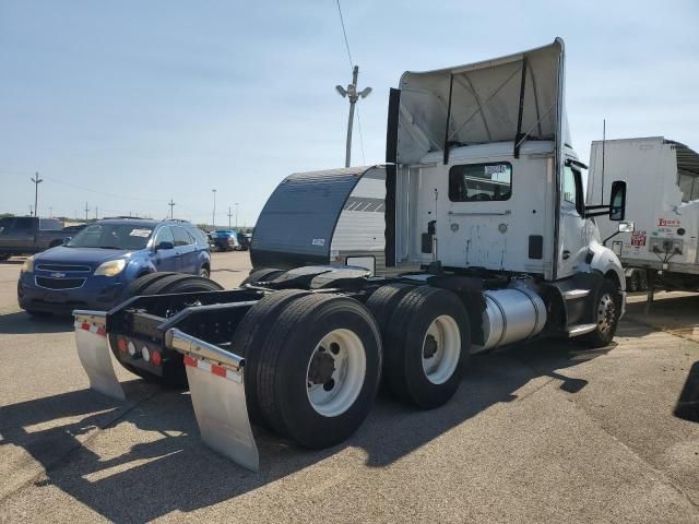 2016 Kenworth Construction T680