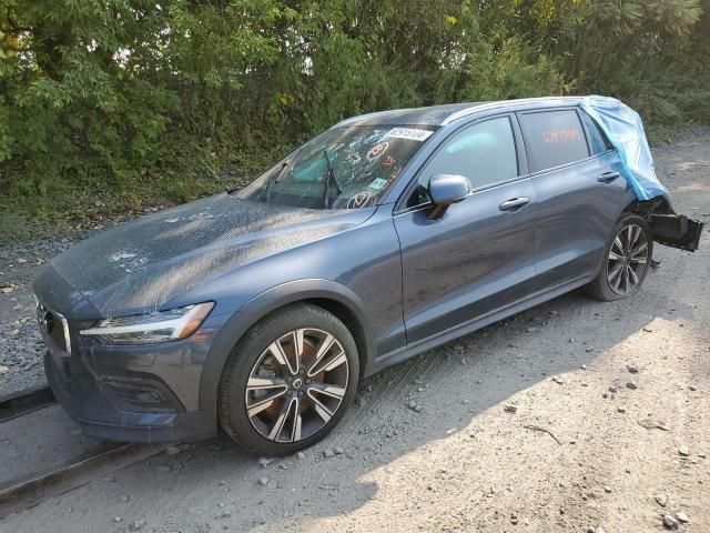 2020 Volvo V60 Cross Country T5 Momentum