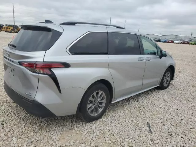 2021 Toyota Sienna LE