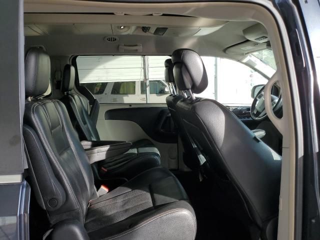 2014 Chrysler Town & Country Touring L