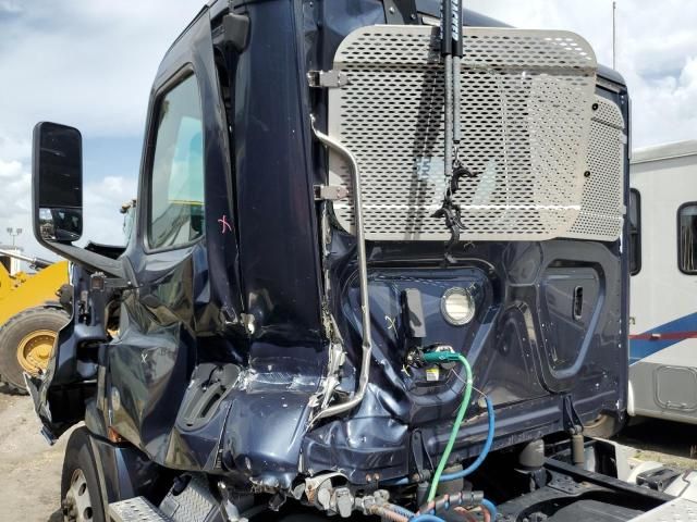 2019 Freightliner Cascadia 126