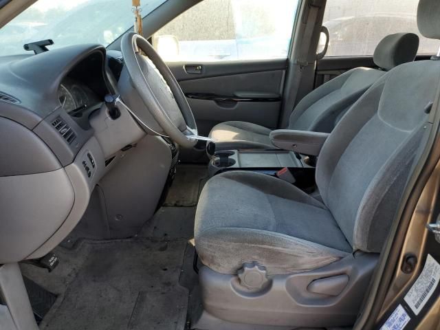 2004 Toyota Sienna CE