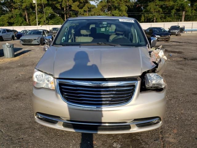 2013 Chrysler Town & Country Touring L