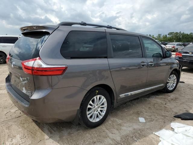 2017 Toyota Sienna XLE