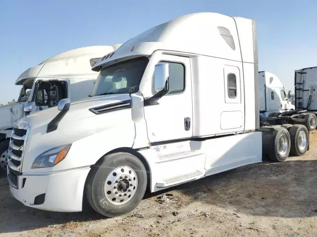 2021 Freightliner Cascadia 126