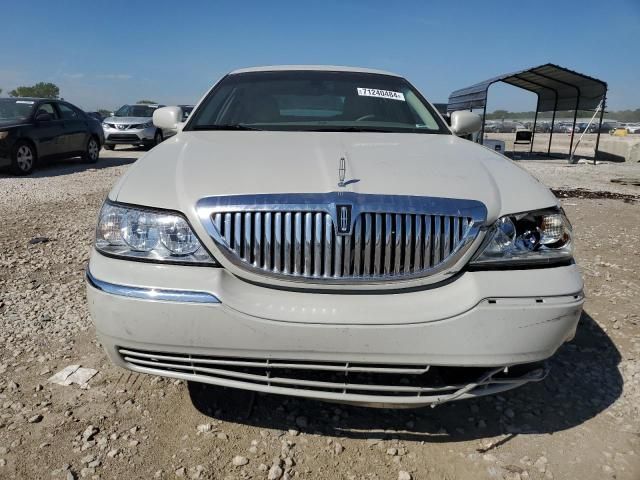 2005 Lincoln Town Car Signature