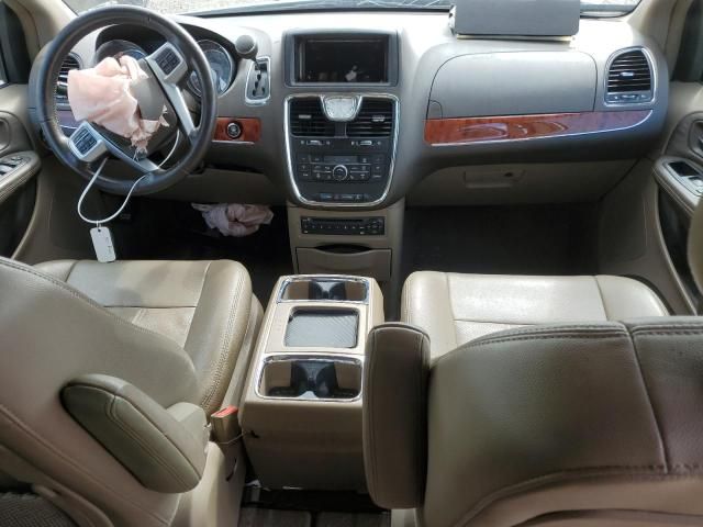 2013 Chrysler Town & Country Touring L