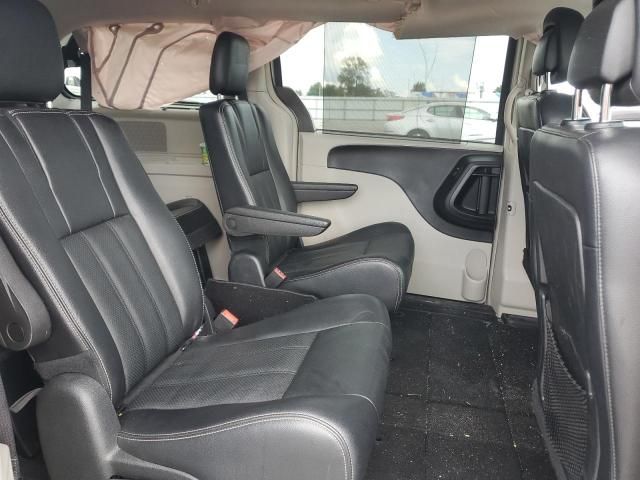 2016 Chrysler Town & Country Touring L