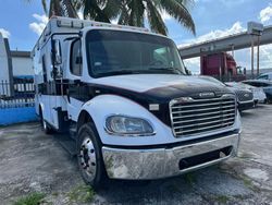 Compre camiones salvage a la venta ahora en subasta: 2010 Freightliner M2 106 Medium Duty