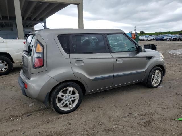 2010 KIA Soul +