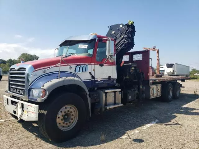 2013 Mack 700 GU700