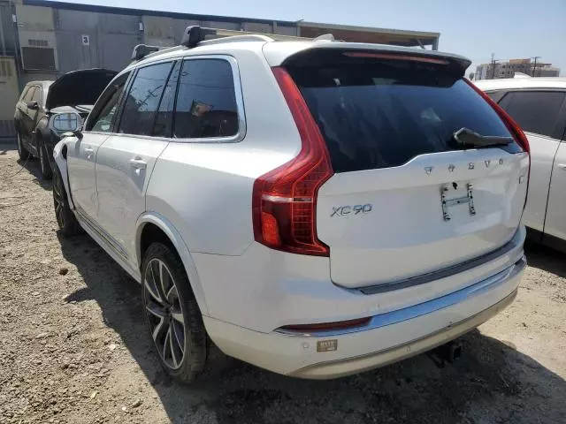 2022 Volvo XC90 T8 Recharge Momentum