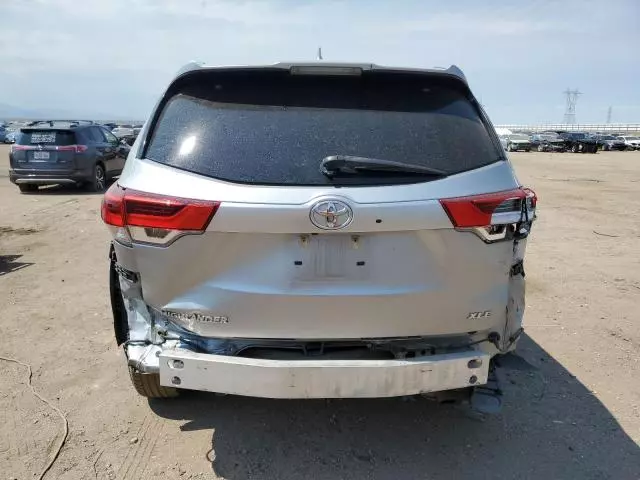 2017 Toyota Highlander SE