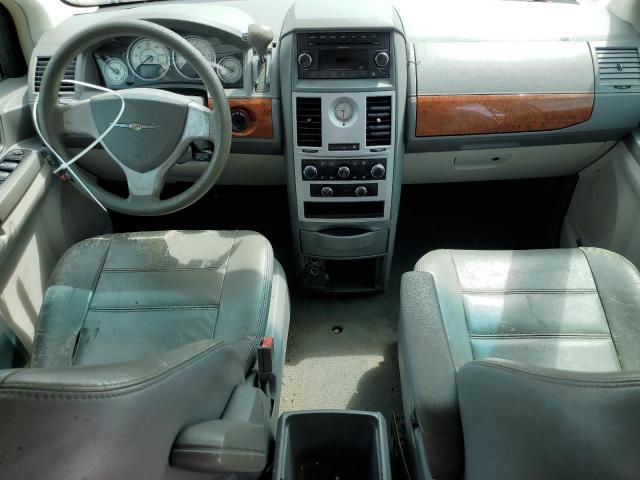 2009 Chrysler Town & Country LX