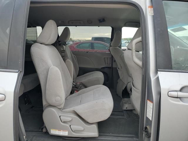 2016 Toyota Sienna LE