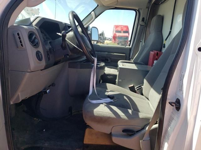 2011 Ford Econoline E350 Super Duty Cutaway Van