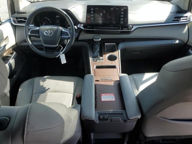 2022 Toyota Sienna XLE