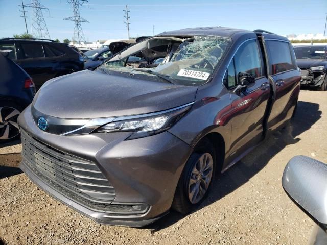 2021 Toyota Sienna LE