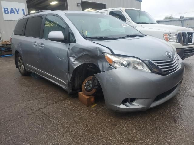 2016 Toyota Sienna LE