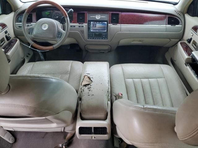 2003 Lincoln Town Car Signature