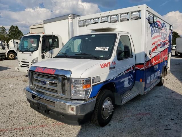 2023 Ford Econoline E450 Super Duty Cutaway Van