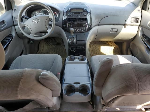 2004 Toyota Sienna LE