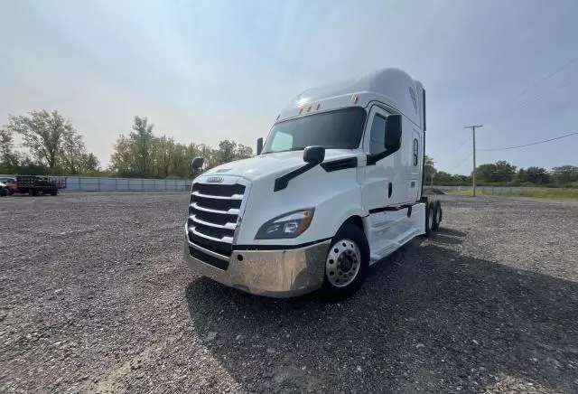 2019 Freightliner Cascadia 126