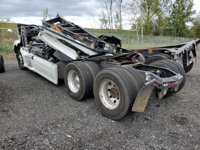 2014 Peterbilt 587