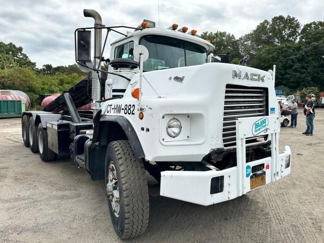 1995 Mack 600 DM600