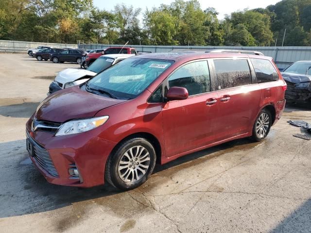 2018 Toyota Sienna XLE