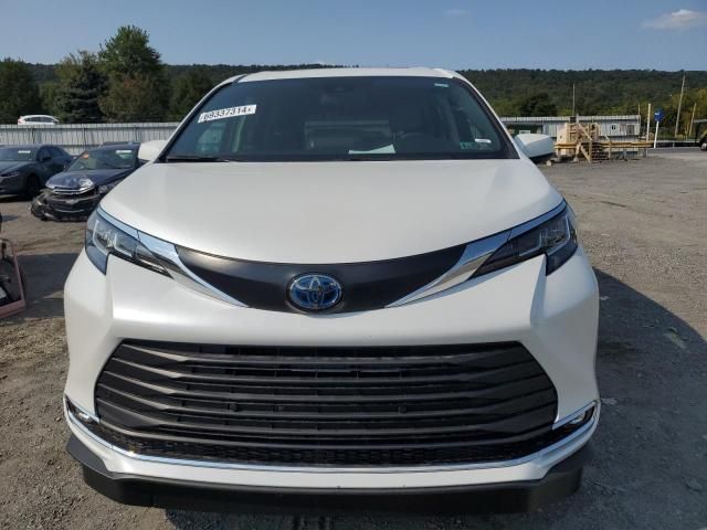 2022 Toyota Sienna XLE