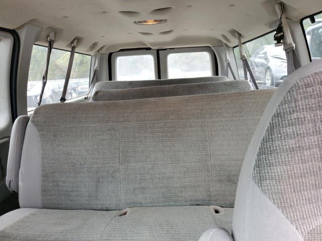 2004 Ford Econoline E350 Super Duty Wagon