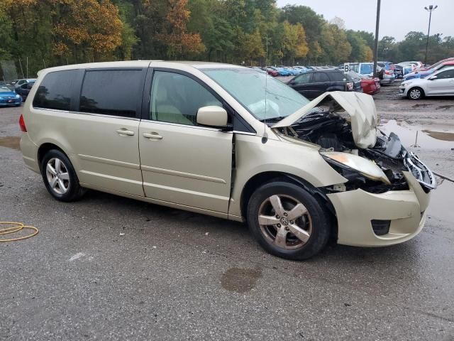 2010 Volkswagen Routan SE