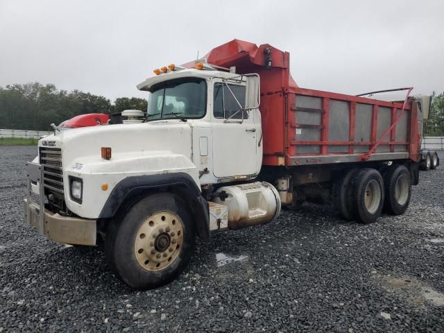 1999 Mack 600 RD600