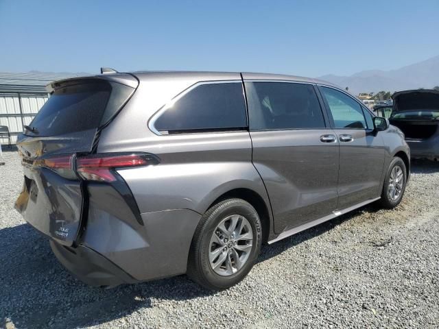 2022 Toyota Sienna XLE