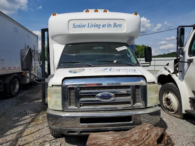 2010 Ford Econoline E450 Super Duty Cutaway Van