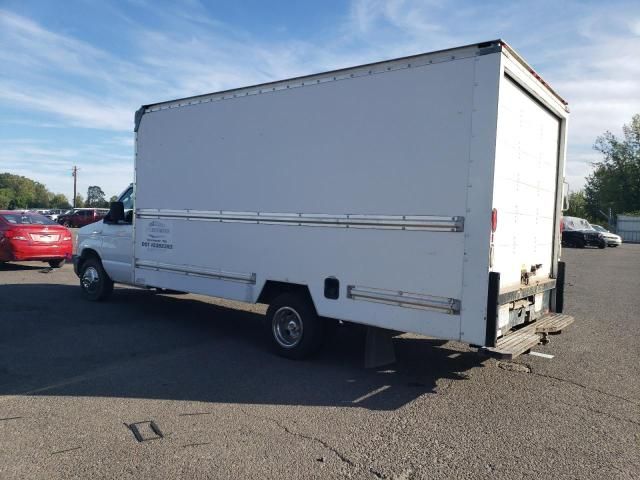 2012 Ford Econoline E350 Super Duty Cutaway Van